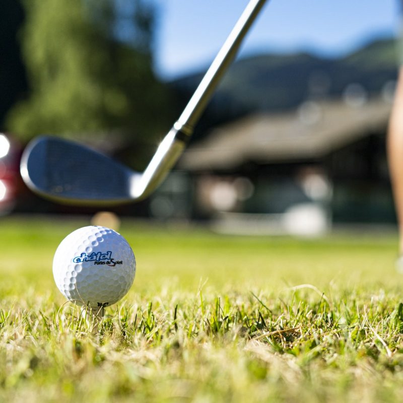 Tapez la balle au golf de châtel, vous serez sublimé par la vue