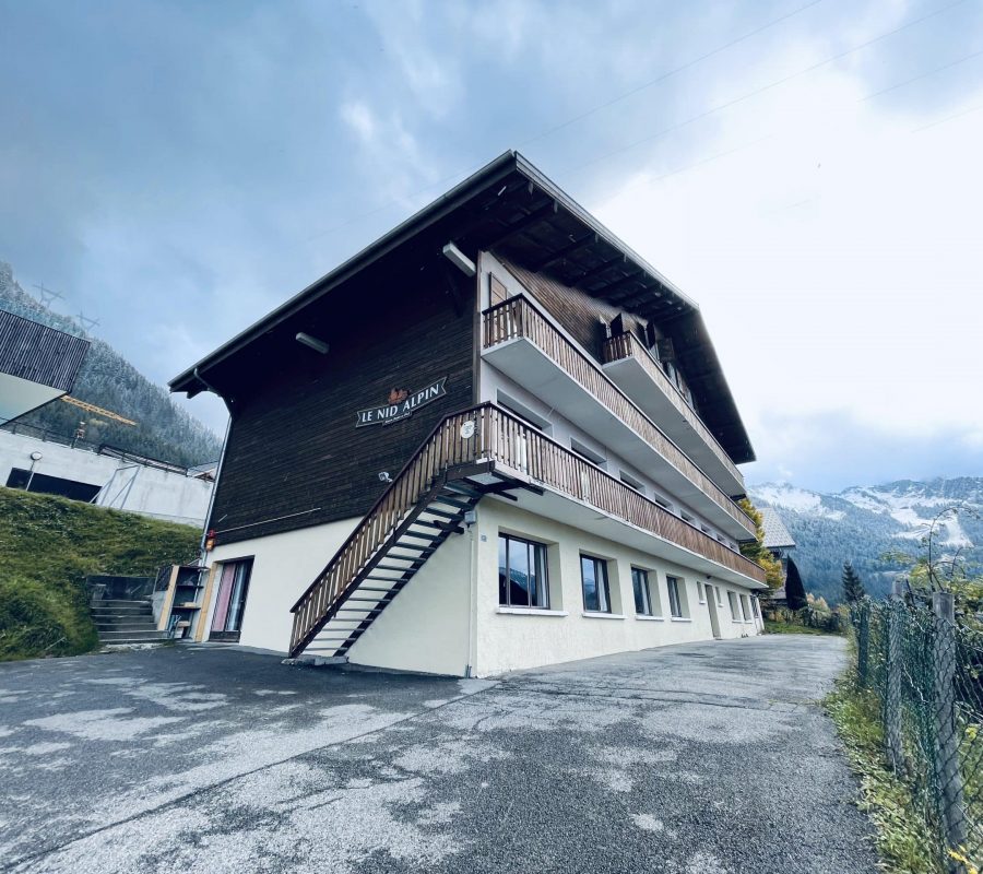 Vous bénéficierez d'un très grand parking privatif au Centre de Vacances Le Nid Alpin