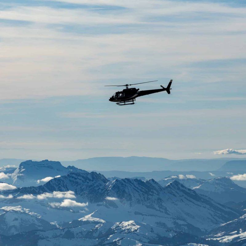 Offre vous une excursion en hélicoptère, et survolez les sommets de Châtel