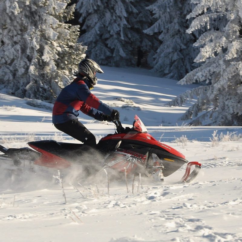 Partez à la découverte du domaine skiable de Chatel n motoneige